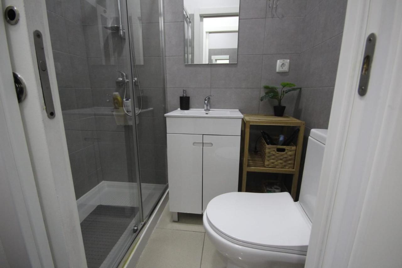 Nautic M1 R2 - Classy & Cozy Double With Shared Bathroom In Marques Pombal * Lisboa
